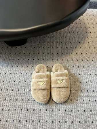 普拉达 prad*23秋冬毛毛半包拖鞋系列 对原版工艺 每个款式，颜色都很赞！！集舒适 可爱 时尚 高雅 百搭 ，羊毛舒适柔软，唤醒秋冬暖意。让您从早到晚舒适踱 - 点击图像关闭