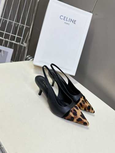 celine思琳春夏凯旋门时装高跟鞋 柔美的露脚设计， 上脚真的超级显瘦超级美 C家特定的精致凯旋门Logo 好看到爆 鞋面：原版小牛皮 内里 垫脚：采用顶级混