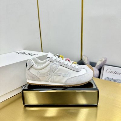 出厂价Pp 扣子+70 代购品质！ 25年早春新款，王一博同款！ 情侣款Loewe罗意威Ballet Runner2.0运动鞋德训鞋 全新配色复古系列跑鞋 标准