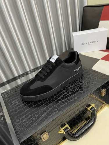 出厂价pp： Givenchy 纪梵希 休闲运动板鞋 -鞋面；水洗纳帕小牛皮、鞋身：丝印品牌Logo、鞋舌.后跟：空压品牌图腾 -内里：水染牛皮 -大底：超轻T