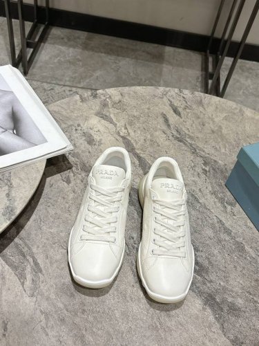 顶级品质 prada Fw25 New Arrival～ 普拉达2025女士新款小羊皮复古小白鞋休闲鞋 专柜一上就断货的节奏 超级多的网红时尚博主种草 上脚真的
