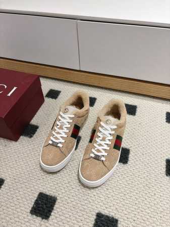 Gucci 2024古驰最新Ace系列 小白鞋 原版购入开发 Ace系列运动鞋延续品牌叙事，匠心成就主打单品。 面料: 原版进口柔软牛皮 内里：原版定制柔软羊皮 - 点击图像关闭