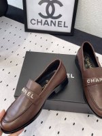 chanel新款乐福鞋 顶级版本 春夏香家必备爆款 拥有香家特色优雅名媛气质 超级耐看让人无法抗拒 鞋面：进口小牛皮 进口开边珠 进口原版开模五金Logo 内里