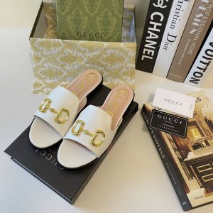 橙子出厂价p gucci 古驰 夏季新款 金属扣饰平底拖鞋 休闲凉拖 码数 35-42