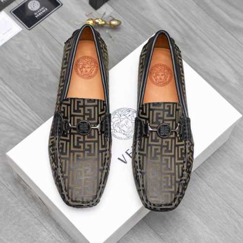 商品商标：Versace 范思哲 休闲套脚鞋 正码码数: 38-44 商品材料：精选印花牛皮鞋面 猪皮内里 原版大底