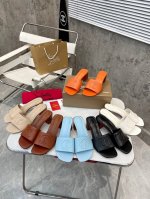 工厂P价 女装女鞋 运动原单顶级版本 代购级 ⑥个颜色供选择。 重磅推出 Christian Louboutin Cl 标识设计 红底鞋最新走秀款 简称Cl 红