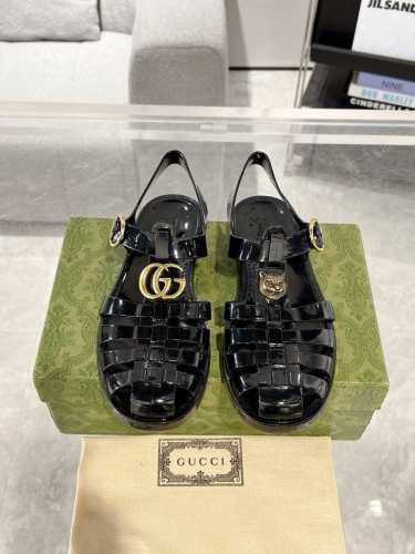 情侣款Gucci 25Ss 春夏最新款 双G果冻凉鞋 专柜购买原版 正品一比一开发 所有细节 材料 全部跟你在专柜买到的都一样 欢迎细节对比 码数:37 44