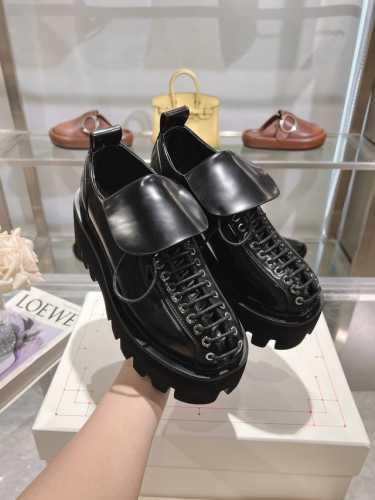 ALEXANDER MCQUEEN 亚历山大 麦昆 2025最新 Flexion系列 复古 休闲厚底系带款面料 : 原版进口开边珠牛皮 内里 : 定制进口羊皮鞋