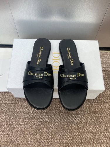 工厂p价p 迪奥 2025 春夏新款 My Dior 平底女鞋 Cd字母Logo五金扣圆头鱼嘴露趾凉拖鞋 材质:鞋面进口小牛皮 环保透气科技面料+水染羊皮内里+
