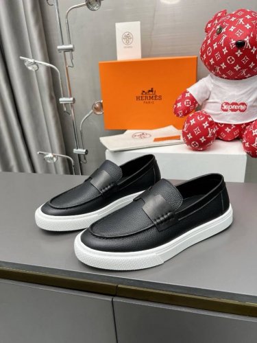 顶级版本:p 男款 HERMES 爱马仕 乐福鞋 板鞋 原版9530购入开发 市场最高版本！代购级别品质！专柜断码一鞋难求的节奏啊！经典的小白鞋搭配万年经典 H