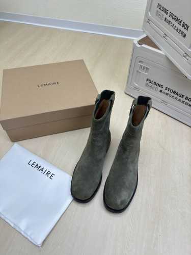 骑士靴 Lemaire 来自法国巴黎 设计师品牌 女鞋 头层反绒牛皮 真皮包跟 档次满满 深绿 防滑大底设计 将肌肤分割成块面，有着若隐若现的魅力。 弹力 元素