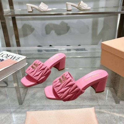 miumiu2025Ss春夏新款高跟底小羊皮凉鞋拖鞋 顶级版本 zp开发 原版拆卸 对版菱格纹 秒杀市面普通版本 Miumiu真的太少女啦 小羊皮超级软糯 舒适