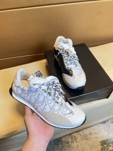 原单品质独家首发 迪奥 独特现代风运动鞋 休闲乐福原版皮 羊里 拒绝脱色磨脚 鞋底 原厂特供原版底 超酷 系带走路都带风风格设计 超舒服耐磨防滑原版底 就好像实