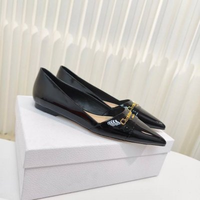 出厂价Pp Dior 2025迪奥春夏尖头平跟单鞋 鞋面采用进口牛漆皮全手工制作，配品牌经典Logo加以修饰，尖头设计更有淑女优雅之风，简直单鞋系列高跟鞋Dio