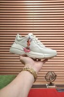 出厂价p Gucci 情侣款 最高版本古奇爆款老爹鞋。专柜同步发售 ，，鞋面采用进口牛皮，舒适羊皮内里，脚感一级棒，原版轻便减震加厚发泡大底，简约拼色，百搭帅气