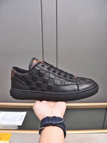 主推款P 春款上新Louis Vuitton 路登易威 Lv鞋面 Lv 进口头层牛皮压花透气网里 防滑耐磨大底。每一位男士的身份衬托，上脚大气稳重不管风吹雨打鞋