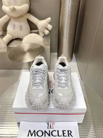 Moncler盟可睐 Trailgrip Gtx 减震抗撕裂户外运动鞋 Moncler能够将高端设计元素与全面实用性无缝融合，推出这款采用超级耐用的部件制成，适 - 点击图像关闭
