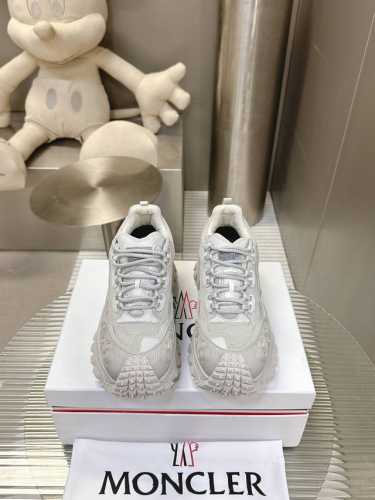 Moncler盟可睐 Trailgrip Gtx 减震抗撕裂户外运动鞋 Moncler能够将高端设计元素与全面实用性无缝融合，推出这款采用超级耐用的部件制成，适