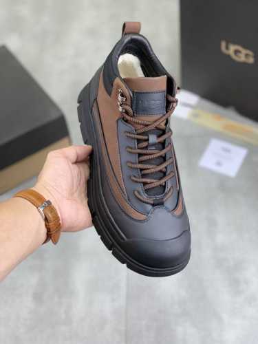 工厂价 真羊毛 UGG 爆款男鞋官方网同步正品品质不是一般市场仿货可比拟的鞋面为进口意大利磨砂牛皮，内里：垫脚级真羊毛只有A级才能显效果 手感柔滑细腻鞋型大气，