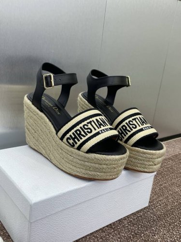dior 迪奥 2025春夏新款 Ivieta Dway 厚底拼色女凉鞋 cd字母Logo立体刺绣草编坡跟圆头露趾凉鞋 鞋面 进口酒椰草 进口电绣高温水溶棉质科