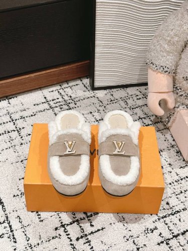 顶级品质 Louis Vuitton ss24 new arrival～ 路易威登.2024秋冬新款羊毛半拖 这款半拖毛毛鞋超好看，超轻便，超好穿， 居家户外都