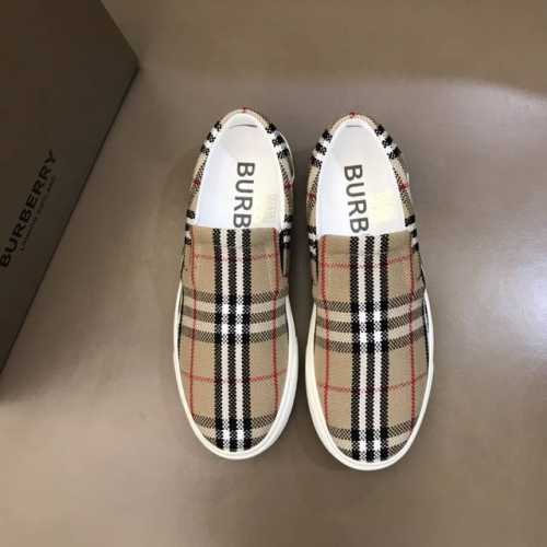 Burberr* 经典低帮懒人套件鞋，采用原版格纹帆布制作，内里进口羔羊皮，舒适一脚蹬设计，鞋底采用生物基 Tpu 制成，做工精细高档！百搭舒适。码数38-44