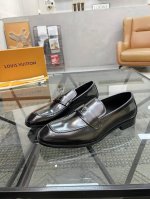 L 顶级代购 路 炸街男神套脚真皮大底皮鞋专柜同步发售原厂配置 意大利进口牛皮面料 全进口水染牛皮里垫 鞋底 种原厂特供原版底超级舒适 原厂跟单货 高品质 可随