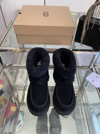 UGG 24ss官网同款雪地靴机车靴 超显瘦显腿长 款式百搭时尚。面料： 皮毛一体 内里和垫脚：澳洲进口纯百分之百的全真羊毛 大底：原版开模橡胶底.超级防滑.轻 - 点击图像关闭
