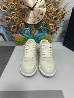 工厂实价 迪奥b27,顶级版本。官网最新配色 Di～R 情侣高帮b27休闲运动鞋，这款 B27 高帮运动鞋是该系列新品，延续 Di*R的经典款式。采用黑色光滑牛