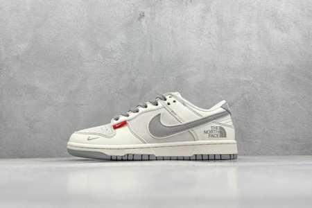 400 現貨 终端放店 Xc版 Nk Sb Dunk Low 北面联名 米灰红标 周年高端定制 低帮休闲板鞋 #定制鞋盒 大厂纯原品质出货 超高清洁度 皮料切割 - 点击图像关闭