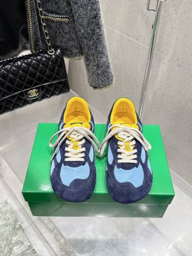 女款 男款 Bottega Veneta Bv葆蝶家 25Ss新款 情侣款复古阿甘鞋 德训鞋休闲运动鞋 Sneaker科技尼龙和绒面打造，灵感来自复古球鞋，全新