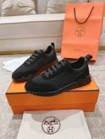 顶级版本2024ss Hermès 爱马仕 初秋新品情侣款 休闲鞋拼色设计MM风 超前时尚 简约高级 随意搭配 上脚非常轻便舒适鞋面：麂皮 牛皮内里：羊皮大底：