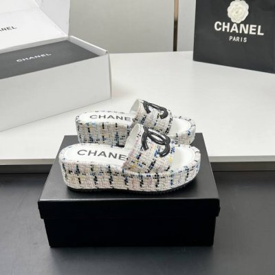 工厂p价 实物拍摄太美啦Chanel新款呢子厚底拖鞋坡跟防水台凉拖鞋 真的太美啦吧 香奈儿属于夏天的颜色 仙女必备爆款 太喜欢这双鞋了 chanel25p松糕布