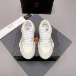 Y-3高品质新款秋夏同步款实力派 经典高端大气适秋冬穿质量好 升级面材料选牛皮组合加厚防水弹力里面布是防水的弹力 一款永不落幕的高帮潮款 专柜同步发售 大底采用