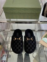 Gucci 古驰 24ss秋冬新款羊毛运动半拖 鞋面麂皮压印迷你 老花logo，拼接小牛皮，细节丰富，精致高级 皮毛一体羔羊毛，软软糯糯超舒服 原版开模胶天然橡