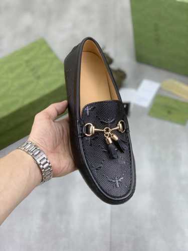 工厂价 实价 古奇gucci 新款经典豆豆鞋；香港原单顶级 精湛工艺 顶级质量高端精品男士休豆豆鞋 英伦时尚风 鞋面采用意大利进口漆皮，舒适透气全进口柔软猪皮内