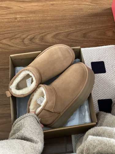 UGG 1015092 厚底5cm迷你雪地靴 隆丰原厂A级皮毛一体 原厂高弹大底 时髦又百搭，重点显腿长 四色～黑，栗，领养棕色，芥菜籽色 size：35-41