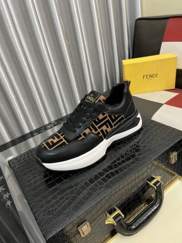 出厂价pp Fendi 芬迪 男士最新款休闲鞋 专柜同步上市 原版一比一复刻 全进口官网一比一牛皮面料 内里采用头层顶级羊皮 原版原厂特供橡胶大底 引领时尚新概