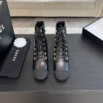 Chanel 小香 24ss 秋冬新款 圆头绑带短靴 这款厚底在欧美街拍中出境率超高，ins也是火了一把，调鞋楦都调了一个月 整体线条流畅性保持跟原版一致，真的