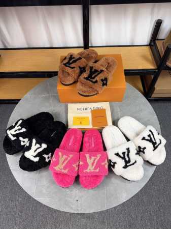 Louis vuitton 2024新款羊毛拖鞋细柔软羊毛 頂级品质纯皮毛一体直毛打造！超温暖的感觉，穿上仿佛踩在云朵上LV经典老花装饰，精致高级！让这双毛拖身 - 点击图像关闭
