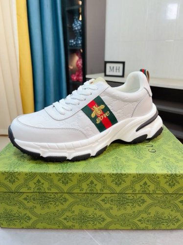 出厂价p Gucci 古奇新款系带休闲男鞋抢先上市，材料做工完胜市场所有版本 最高品质出货头层牛皮配进口原版穿孔材料真皮内里，私模软质大底，上脚舒适度高、进口专