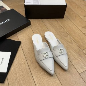 chane*｜小香25P新品 米兰走秀玛丽珍鞋 本年度最美玛丽珍鞋 无法抗拒的高级与优雅 无论是搭配牛仔裤百褶裙 还是穿去较正式场合都可以的。 秋冬配袜子也都是