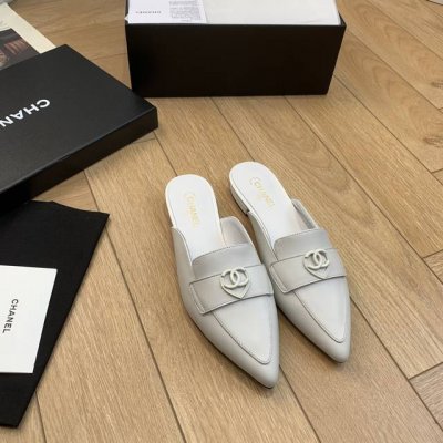 chane*｜小香25P新品 米兰走秀玛丽珍鞋 本年度最美玛丽珍鞋 无法抗拒的高级与优雅 无论是搭配牛仔裤百褶裙 还是穿去较正式场合都可以的。 秋冬配袜子也都是