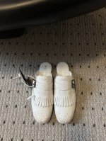 Prad* 25ss 普拉达走秀款复古流苏半拖爆款！走秀款 复古感时髦满满 随意百搭 时尚休闲 独到味道，人人都爱也轻松驾驭 每年都会爆.足以征服你，穿上它，休
