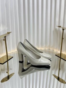 prad* 普拉达 25ss早春新款 绝美方头高跟方跟粗跟凉鞋后空单鞋。时尚界久违的极简之美 经典时尚配色 毫不费力的优雅风来袭 时髦 精致 绝美 方头开边珠外