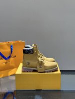 L*x Timberland 添柏岚 联名款 老花 大黄靴 及踝靴 短靴，L*x Timberland 及踝靴取材 Monogram 压纹防水正绒面牛皮革，依托