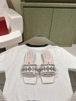 专柜新款钻拖鞋系列上新 ★★★★★ 气质优雅小清新的一款，最新版型上脚奢华精致，高级感满满，重工打造，全部选用施华洛水钻，仙女范十足，鞋跟一比一原版开模 鞋面：