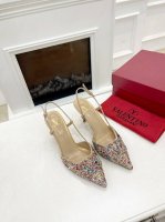 工厂p价 女装女鞋 运动原单克洛施钻扣 Valentino.华伦天奴大V扣单鞋秘专柜最新系列 正品级版本 细节完美 正品一比一打造 所有细节正品一致 上脚非常修