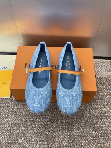 Louis Vuitton 2025春夏新款平底芭蕾舞娃娃女鞋 Lv Romy系列字母Logo五金扣朋克风格铆钉圆头拼色女单鞋 材质：鞋面进口环保透气老花皮+水