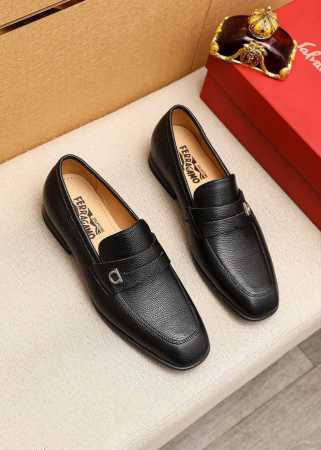 商品商标：Ferragamo 菲拉格慕 休闲皮鞋 正码码数: 38-44 45订制 商品材料：精选 进口头层荔枝纹牛皮鞋面+奢侈五金扣，进口水染牛皮内里。强烈立 - 点击图像关闭